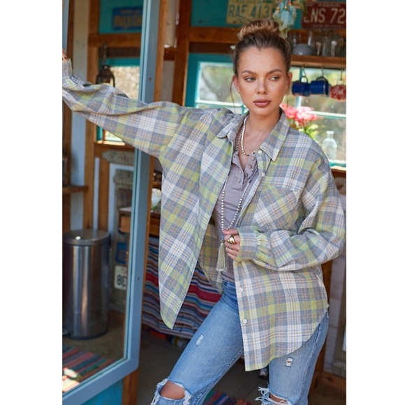 Last1️⃣ Best Fall Plaid Flannel Top Oversized Button Down Top - Picture 3 of 9